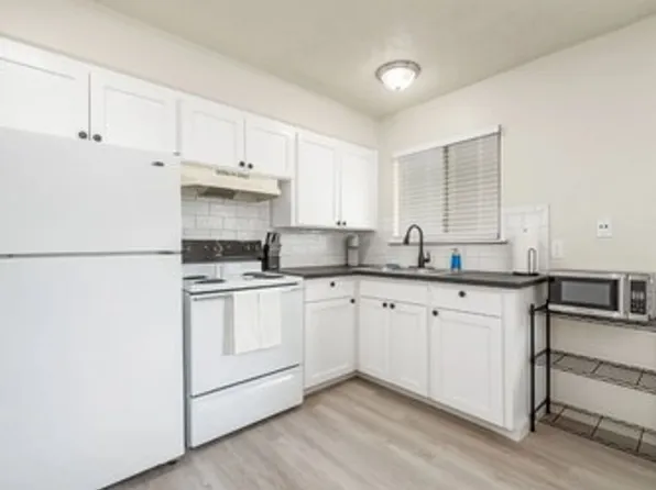Ashlan Apartments
