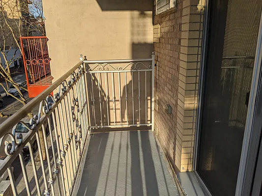 Rented by Cezanne Outlet LLC | media 8