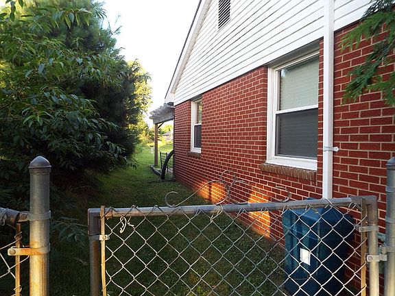 3rd image of 1511 Gilford Ave NW