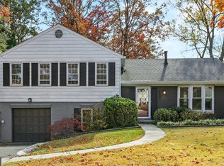 8802 Stonehaven Ct, Rockville, MD 20854