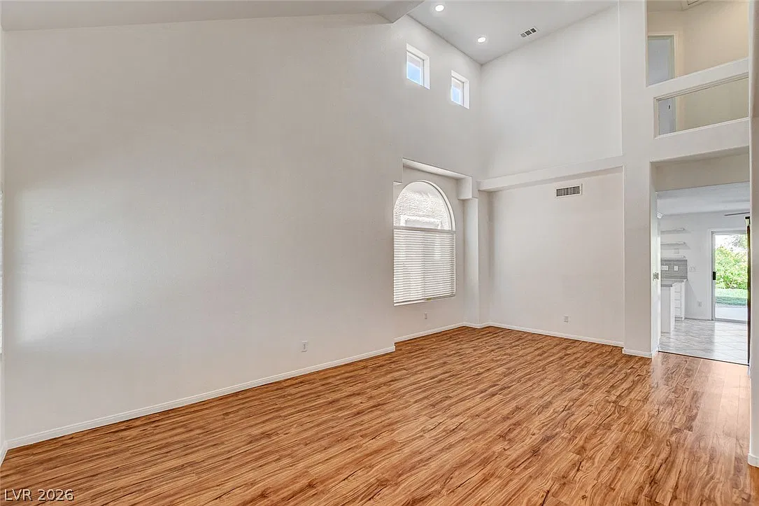 4 bed, 2.5 bath, 2113 sqft, $3,150 — Photo 3