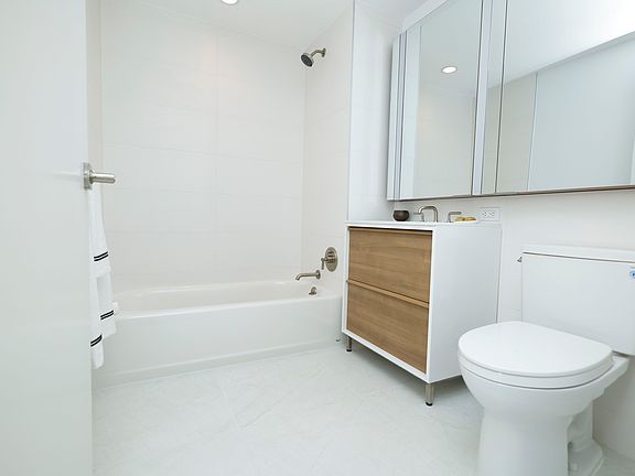 4th image of 87 Commercial St #244N