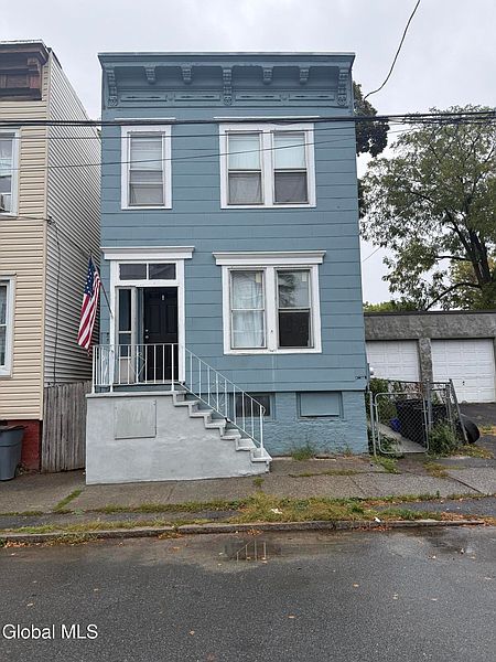 3rd image of 125 Spring Street