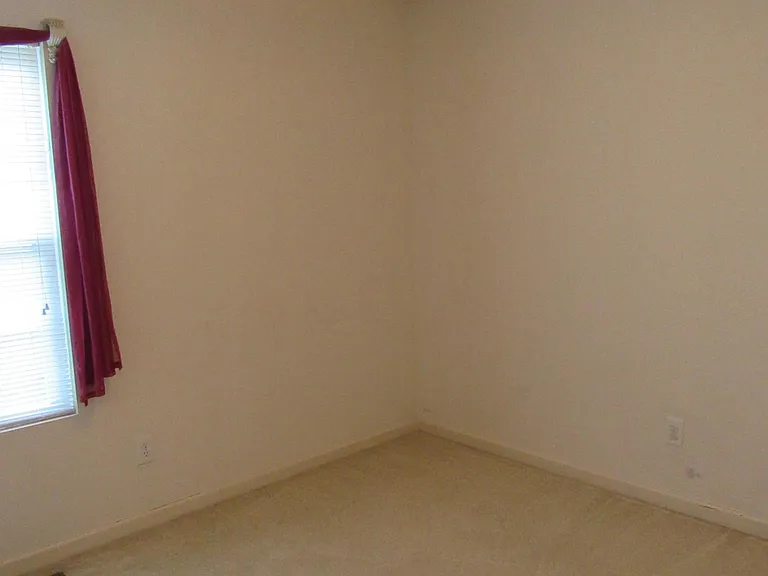 138 Kensington Way — Photo 17