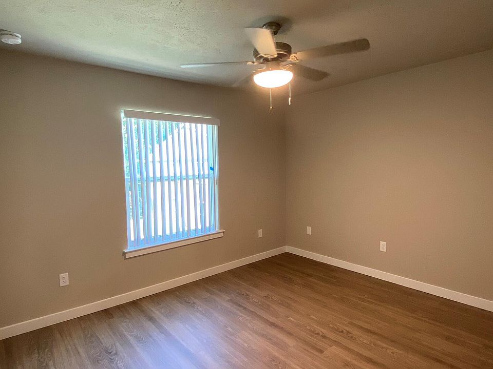 Unit bedroom