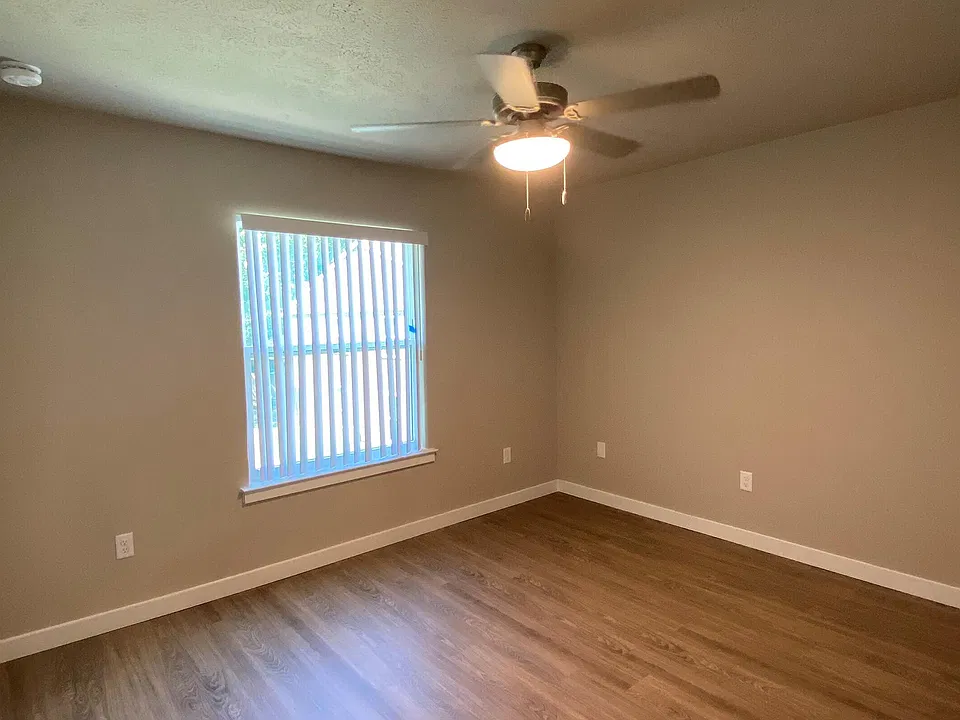 Unit bedroom