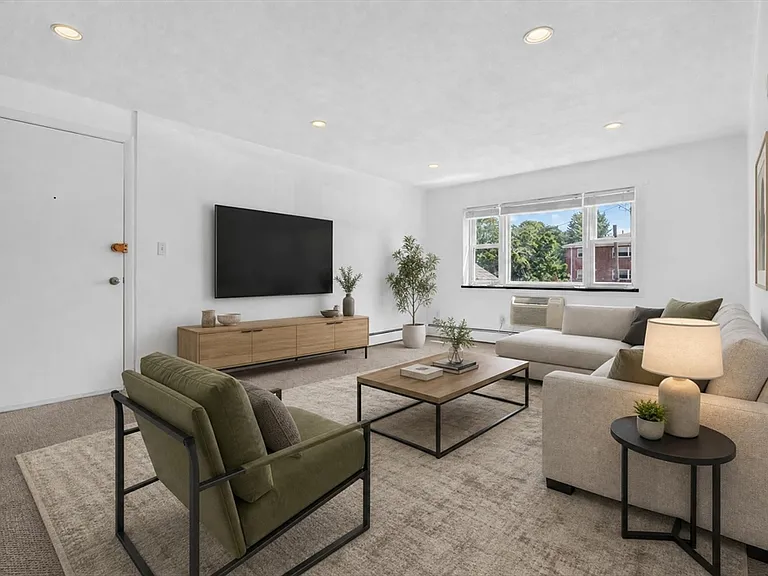 366 Elliot St #7 — Photo 2