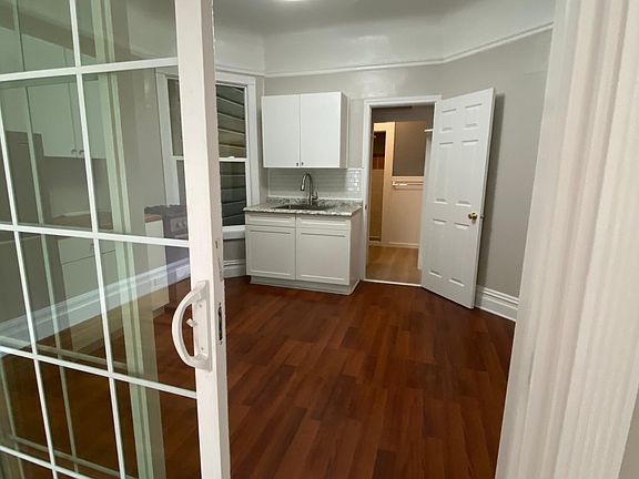 3rd image of 180 Clayton St #180A