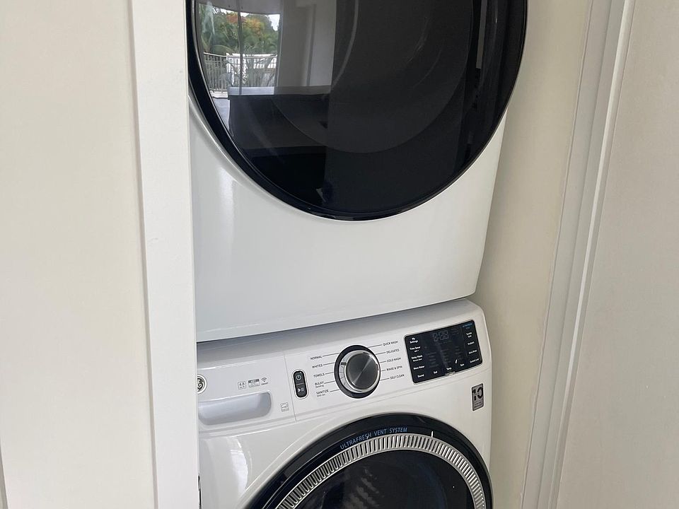 1st image of 421 NE 35th St #406