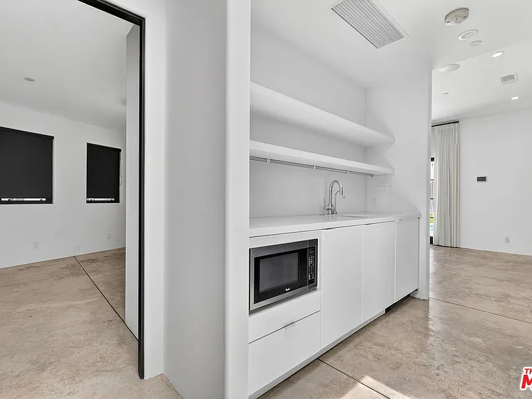 729 N Bedford Dr — Photo 60