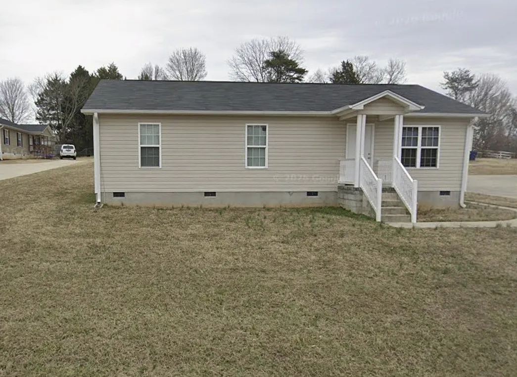 3 bed, 1250 sqft, $1,400 — Photo 1