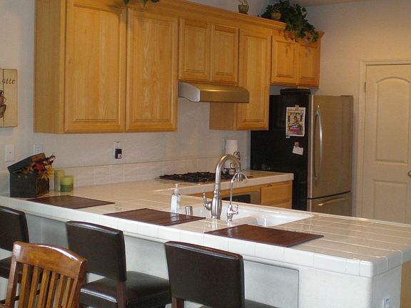 Breakfast bar & Pantry