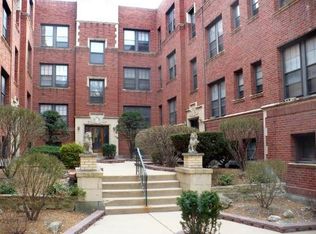 923 W George St APT 2J, Chicago, IL 60657