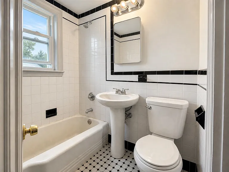 121 Thorndike St #3L — Photo 8