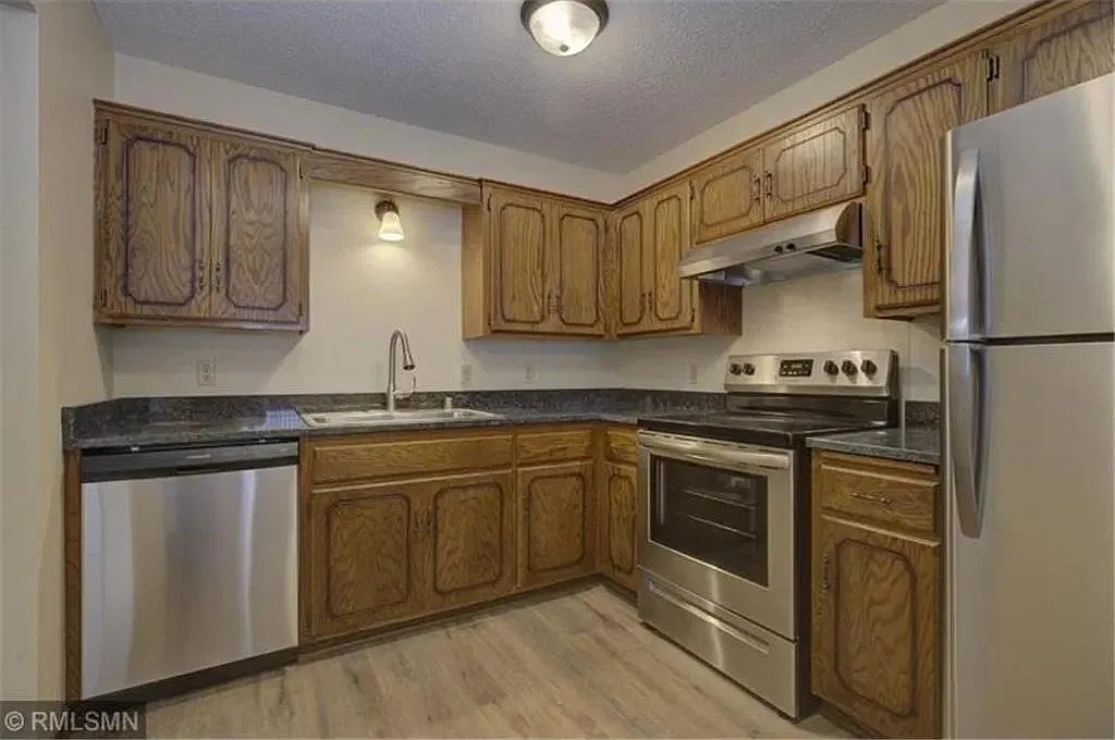 2 bed, 1200 sqft, $2,000 — Photo 3