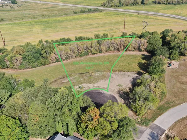 703 Cherrywood Dr SW, Pine Island, MN 55963