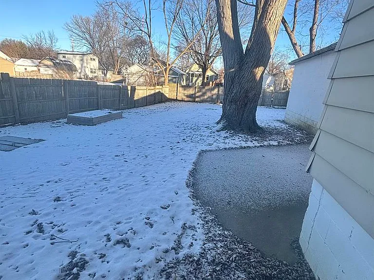 418 N Foster Ave — Photo 16