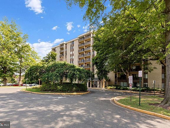 3rd image of 6001 Arlington Blvd APT 216