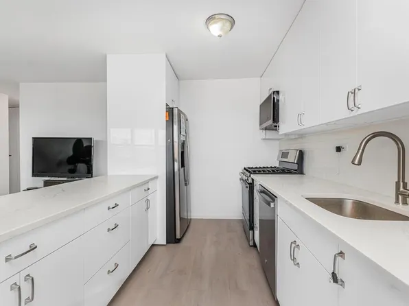 555 Kappock Street image 5 of 16