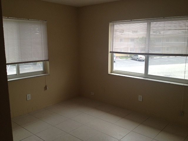 1st image of 110 NE 19th Ave APT 6