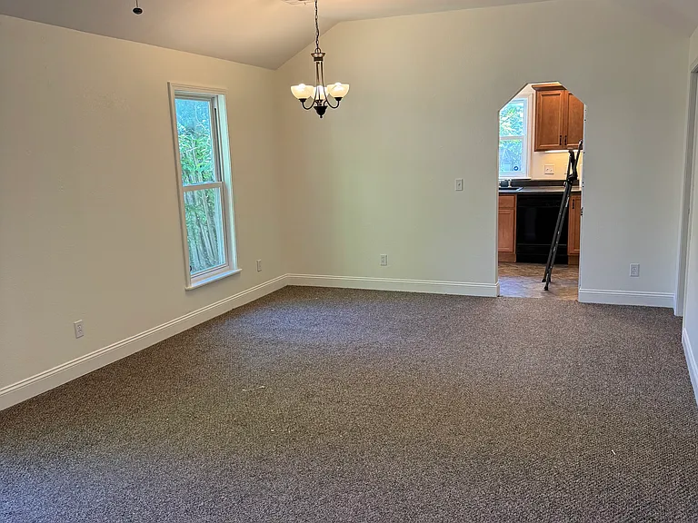 309 N Oak Ave — Photo 3