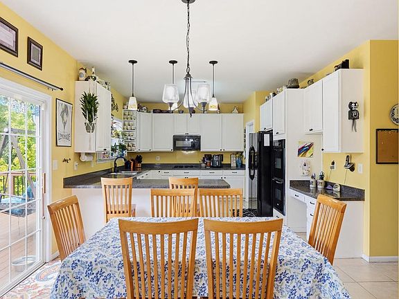 4th image of 12 Booth Ct