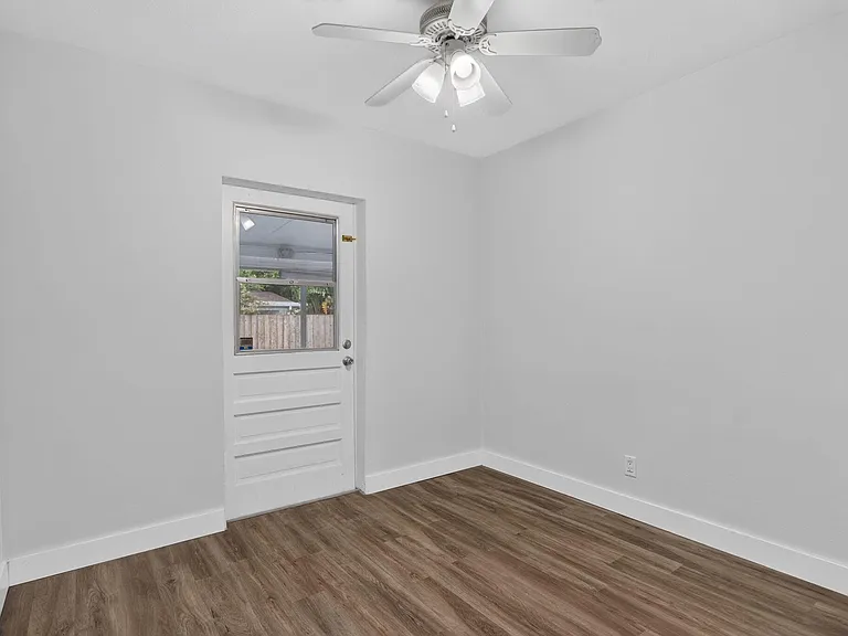 540 NE 61st Ct — Photo 31