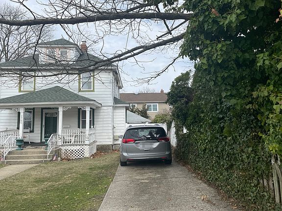 2nd image of 2795 Woods Ave
