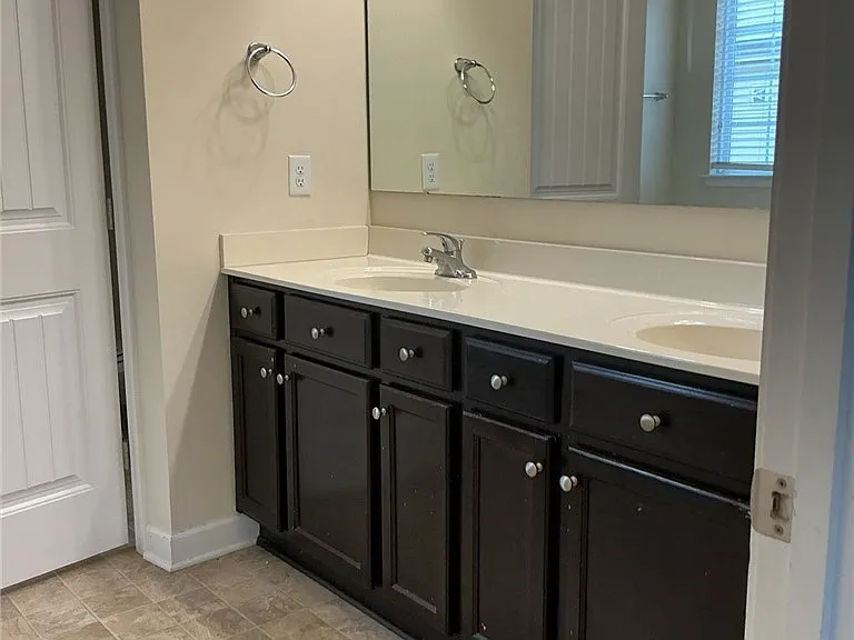 825 Ronald Reagan Dr — Photo 14
