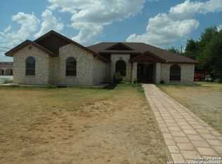 201 E Kinney St, Crystal City, TX 78839
