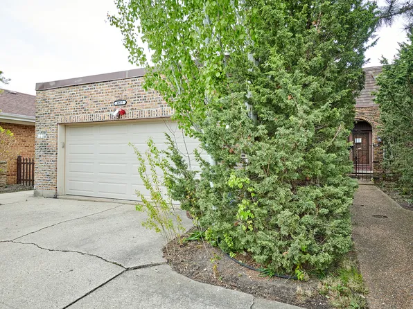 6935 N Karlov Ave, Lincolnwood, IL 60712