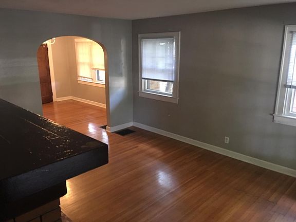 4th image of 4924 N Illinois St