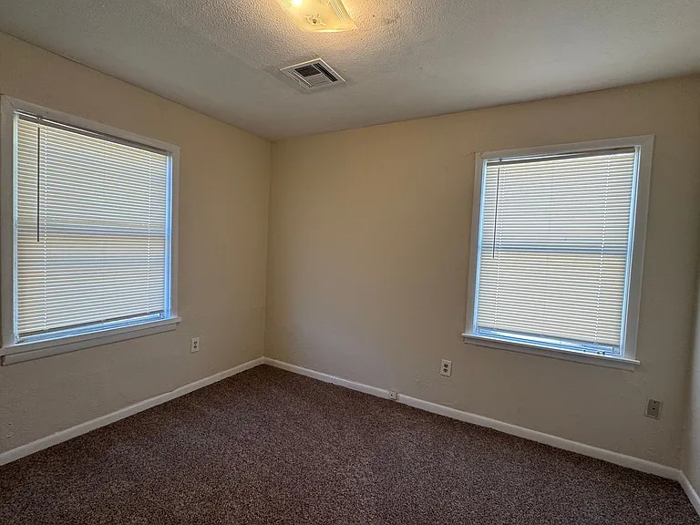 1605 NW Williams Ave — Photo 7