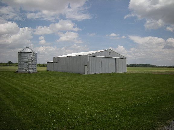 4th image of 1778 W. County Road 950 N.