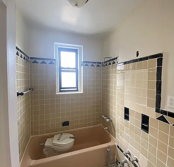 782 E 32nd St #B7 — Photo 7