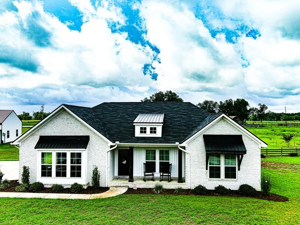 226 Azalea Ln, Headland, AL 36345