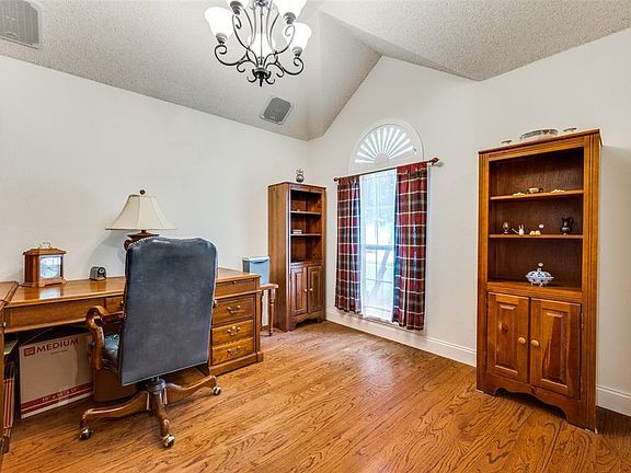 3rd image of 6005 Tupelo Ln