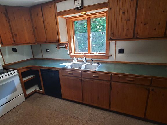 2nd image of 411 Giles Ln S