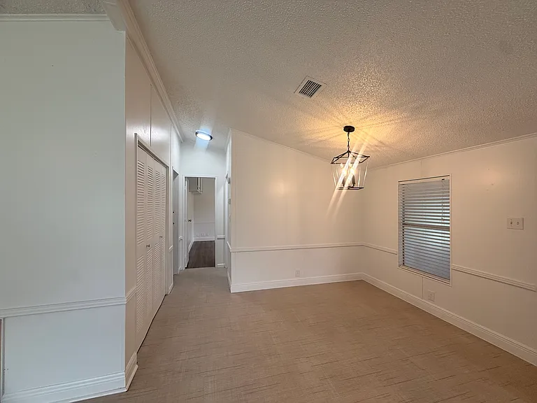 1051 Hawthorn St — Photo 18