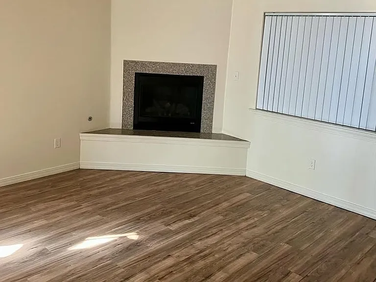 Modern Condo-Style Living Near Nob Hill & UNM $300 Off Move-In Special at The Spirals Apartments — Photo 32