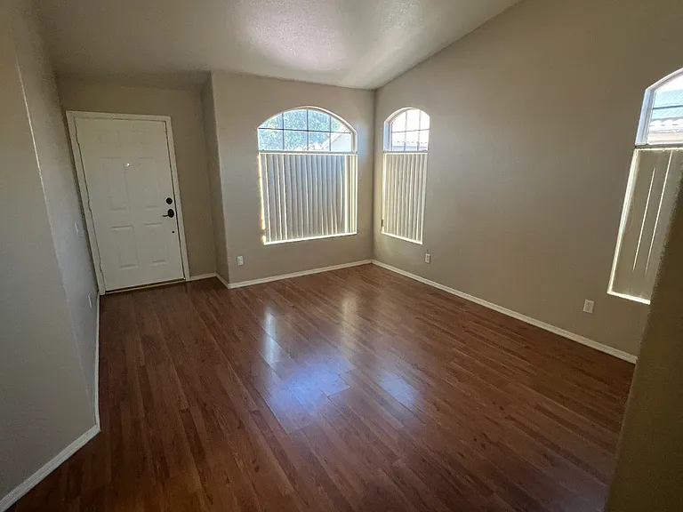 25 N Cholla St — Photo 6
