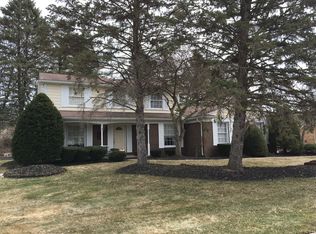 17586 Edgewood St, Livonia, MI 48152