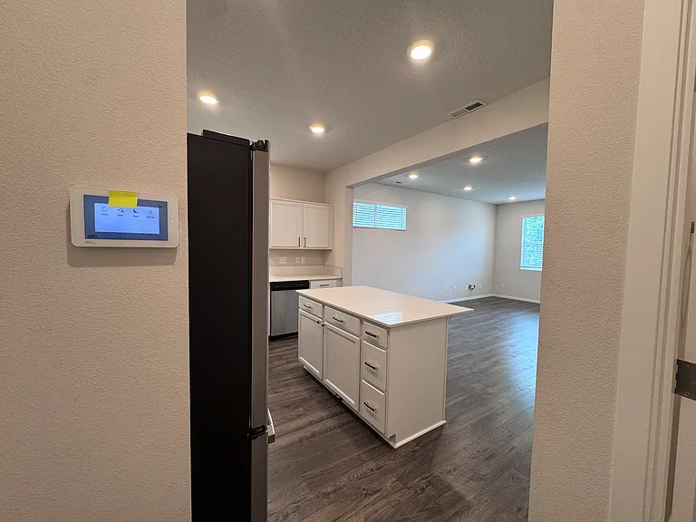 896 N 18th Ave — Photo 9