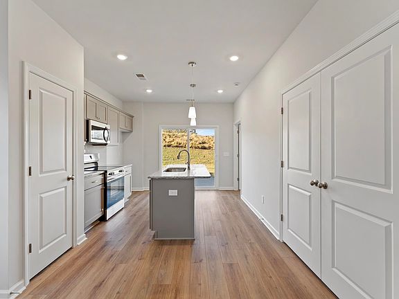 5th image of 1436 Donhill Dr