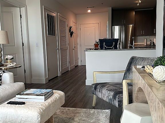 2nd image of 514 Jackson Ave E #510