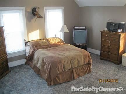 2nd Bedroom
						:
						Very spacious with lots of natural light.