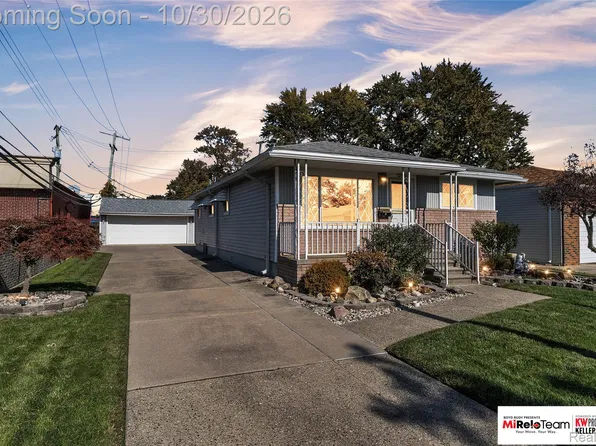 21515 Broadway St, Saint Clair Shores, MI 48080