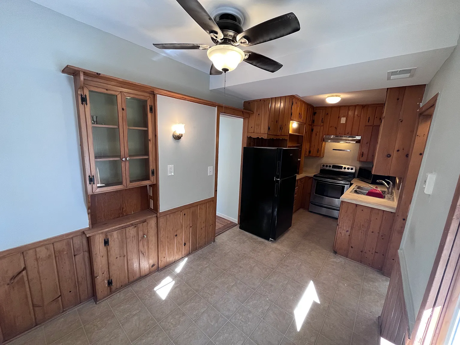 2 bed, 1000 sqft, $1,390 — Photo 2