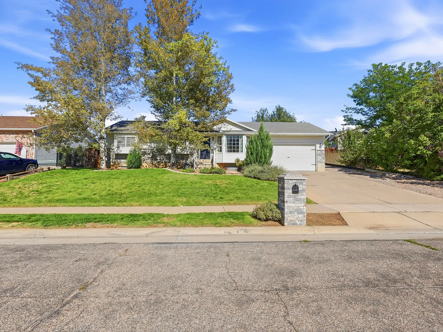 5 bed, 2116 sqft, $2,450 — Photo 2