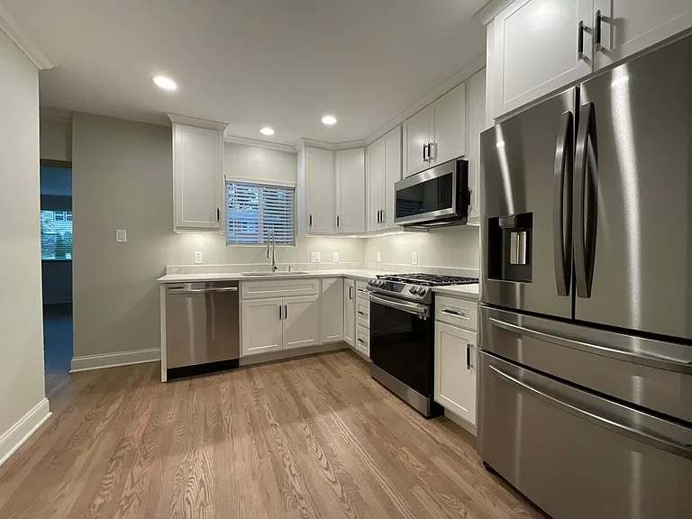 951 Mulberry Ln — Photo 6